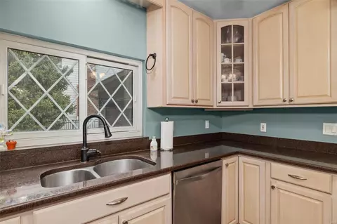 Kitchen - 827 Castlebar Ct, Manchester, MO 63021 photo 4 of 7