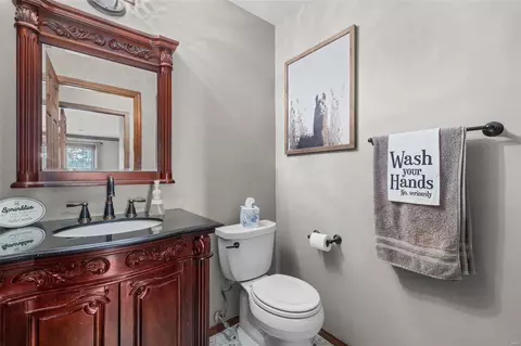 Bath - 827 Castlebar Ct, Manchester, MO 63021 photo 1 of 7