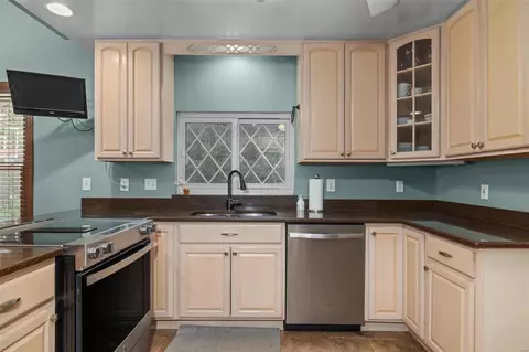 Kitchen - 827 Castlebar Ct, Manchester, MO 63021 photo 1 of 7