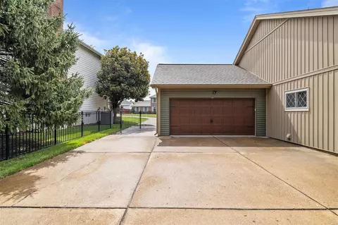Exterior - 827 Castlebar Ct, Manchester, MO 63021 photo 14 of 16