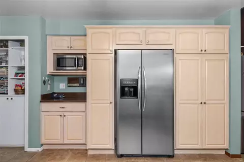 Kitchen - 827 Castlebar Ct, Manchester, MO 63021 photo 6 of 7