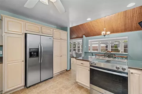 Kitchen - 827 Castlebar Ct, Manchester, MO 63021 photo 3 of 7