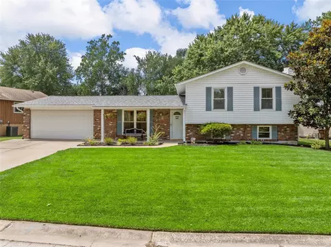26 Oakshire Ct, Saint Peters, MO 63376