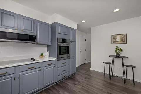 Kitchen - 2 Steeple Hill Ln, Ballwin, MO 63011 photo 3 of 5
