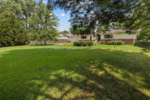 Exterior - 2 Steeple Hill Ln, Ballwin, MO 63011 photo 10 of 10