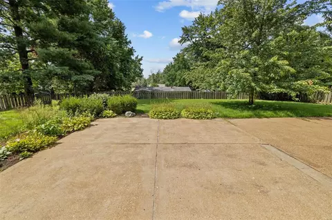 Exterior - 2 Steeple Hill Ln, Ballwin, MO 63011 photo 7 of 10