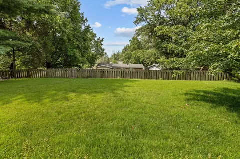 Exterior - 2 Steeple Hill Ln, Ballwin, MO 63011 photo 9 of 10