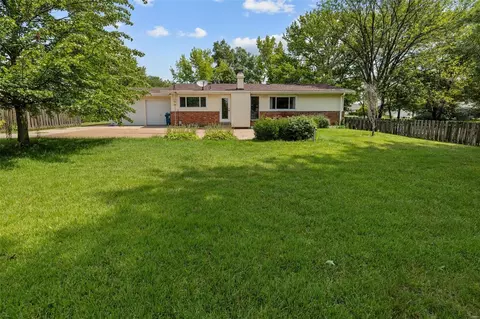 Exterior - 2 Steeple Hill Ln, Ballwin, MO 63011 photo 3 of 10