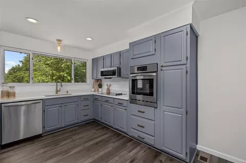 Kitchen - 2 Steeple Hill Ln, Ballwin, MO 63011 photo 2 of 5
