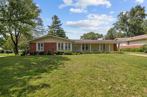 2 Steeple Hill Ln, Ballwin, MO 63011