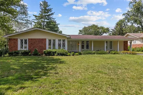 Exterior - 2 Steeple Hill Ln, Ballwin, MO 63011 photo 2 of 10