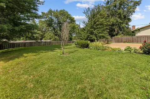 Exterior - 2 Steeple Hill Ln, Ballwin, MO 63011 photo 8 of 10
