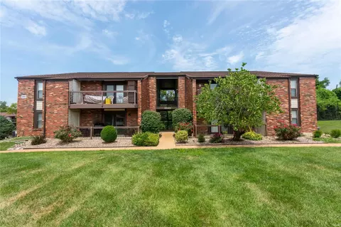 6840 Cottage Grove Ln #D, Saint Louis, MO 63129