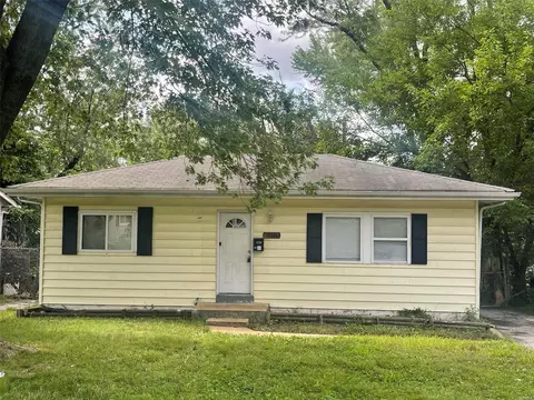 10521 Duke Dr, Saint Louis, MO 63136