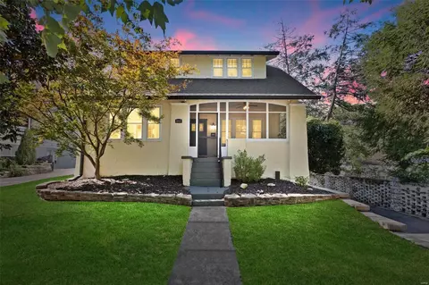 460 Woodlawn Ave, Webster Groves, MO 63119