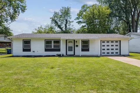 522 Saratoga Ln, Hazelwood, MO 63042