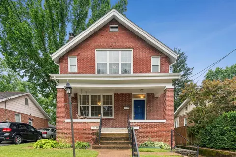 7420 Zephyr Pl, Maplewood, MO 63143