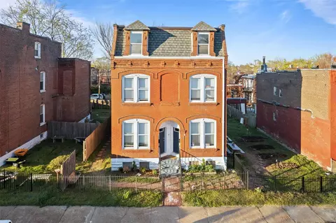2749 Arsenal St, Saint Louis, MO 63118
