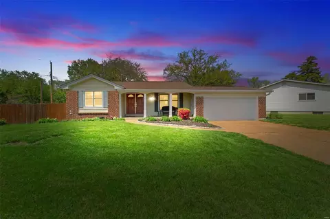 4 Redsand Ct, Manchester, MO 63011