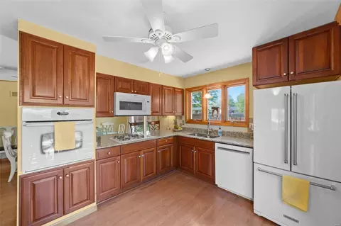 Kitchen - 4 Redsand Ct, Manchester, MO 63011 photo 2 of 2
