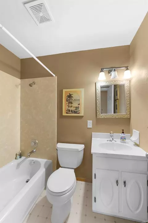 Bath - 4 Redsand Ct, Manchester, MO 63011 photo 2 of 2