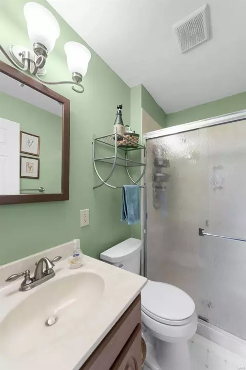 Bath - 4 Redsand Ct, Manchester, MO 63011 photo 1 of 2