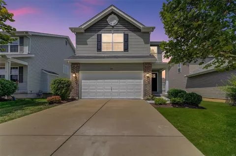 209 Pecan Bluffs Dr, Wentzville, MO 63385