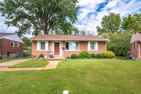 9801 Ione Ln, Saint Louis, MO 63123