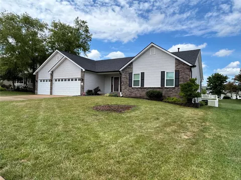 1827 Marie Peine Ct, Wentzville, MO 63385