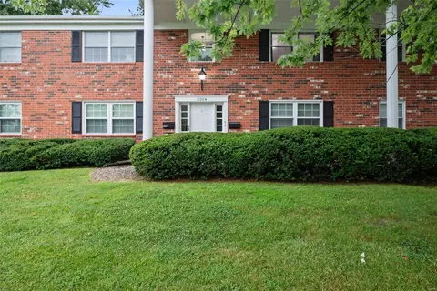 3204 Denmark Dr #D, Bridgeton, MO 63044 photo 2