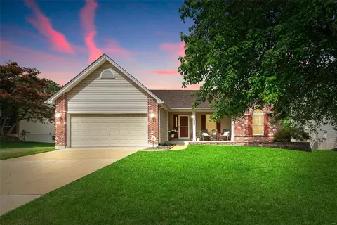 5066 Castle Douglas Dr, St. Peters, MO 63304