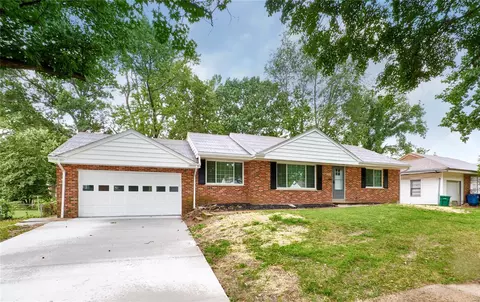 7620 S Sunset Dr, Pasadena Park, MO 63121