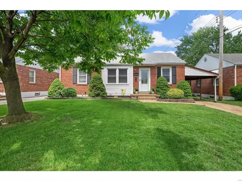 4309 Sunshine Dr, Saint Louis, MO 63116
