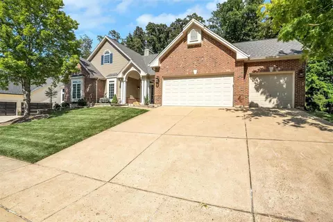 722 Southern Hills Dr, Eureka, MO 63025