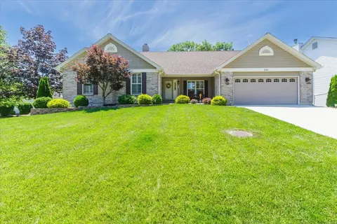 515 Crown Passage Dr, Saint Charles, MO 63303
