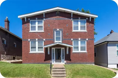 4877 Goethe Ave, Saint Louis, MO 63116