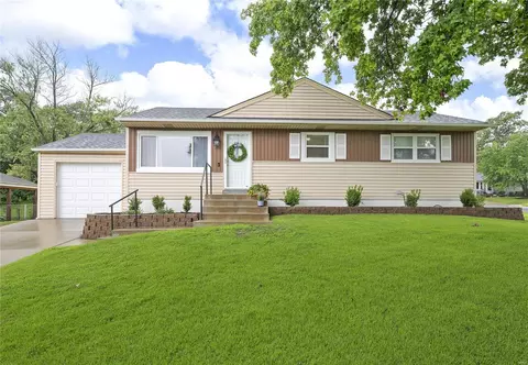 10443 Dandridge Dr, Saint Louis, MO 63123
