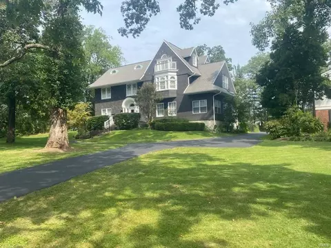 693 W Lockwood Ave, Saint Louis, MO 63119