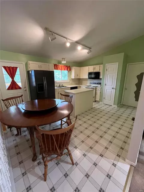 843 Whispering Rock Dr, O'fallon, MO 63366 photo 5
