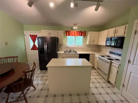 843 Whispering Rock Dr, O'fallon, MO 63366 photo 4
