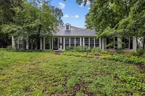 8324 Gannon Ave, Saint Louis, MO 63132