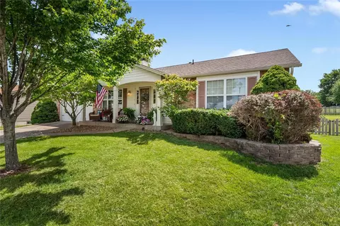 4107 Chatham Pl, Saint Charles, MO 63304