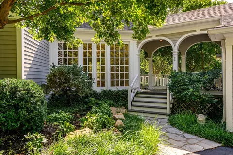 1 Clermont Ln, Ladue, MO 63124