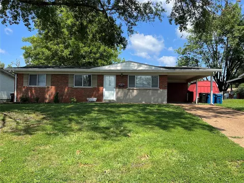 10215 Mullally Dr, Saint Louis, MO 63123