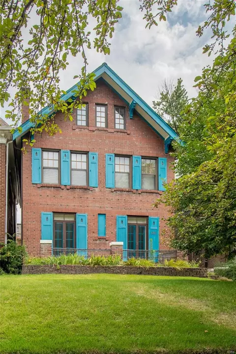 5851 Waterman Blvd, Saint Louis, MO 63112