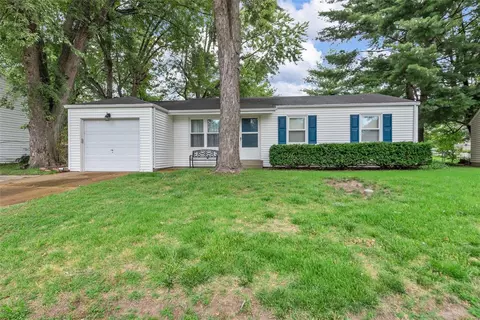 815 N Park Ln, Florissant, MO 63031