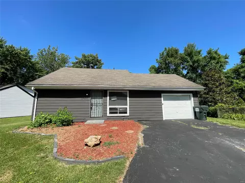2747 Dawnview Dr, Florissant, MO 63031