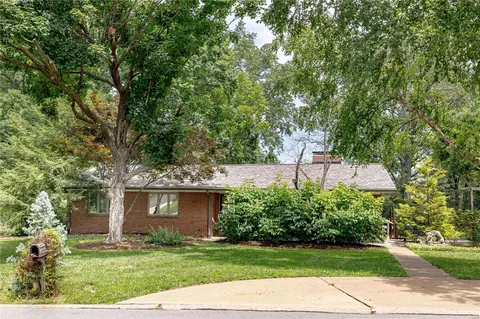 1122 Olivaire Ln, Saint Louis, MO 63132