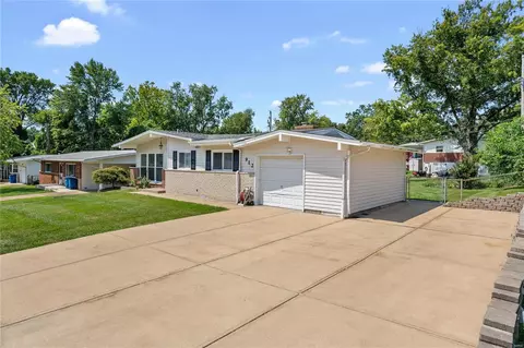 912 Buckley Rd, Saint Louis, MO 63125
