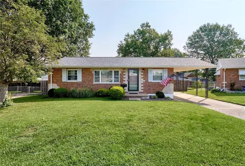 4005 Clearpoint Ln, Saint Louis, MO 63123